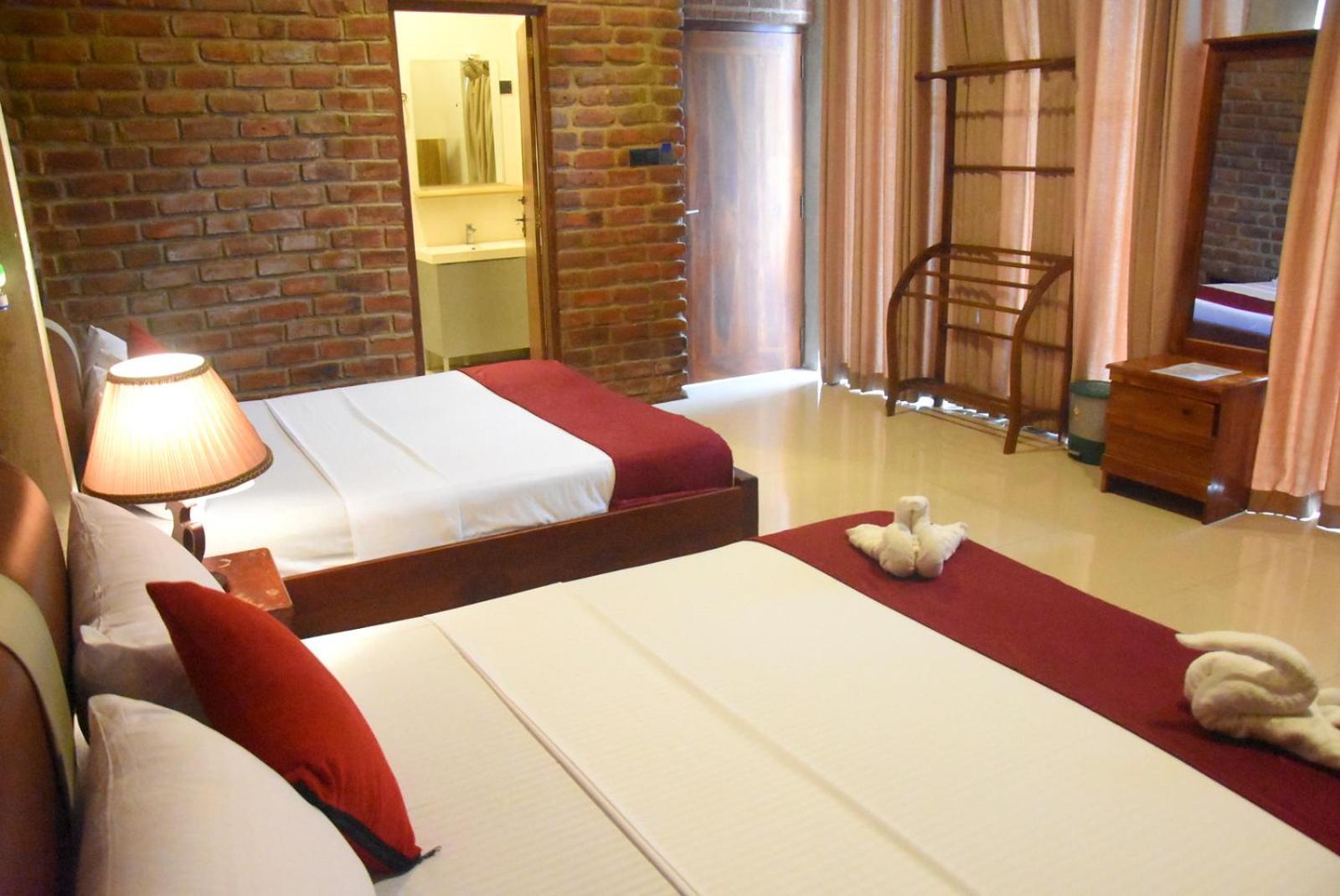 Ciel Star Anuradhapura Hotel Екстериор снимка