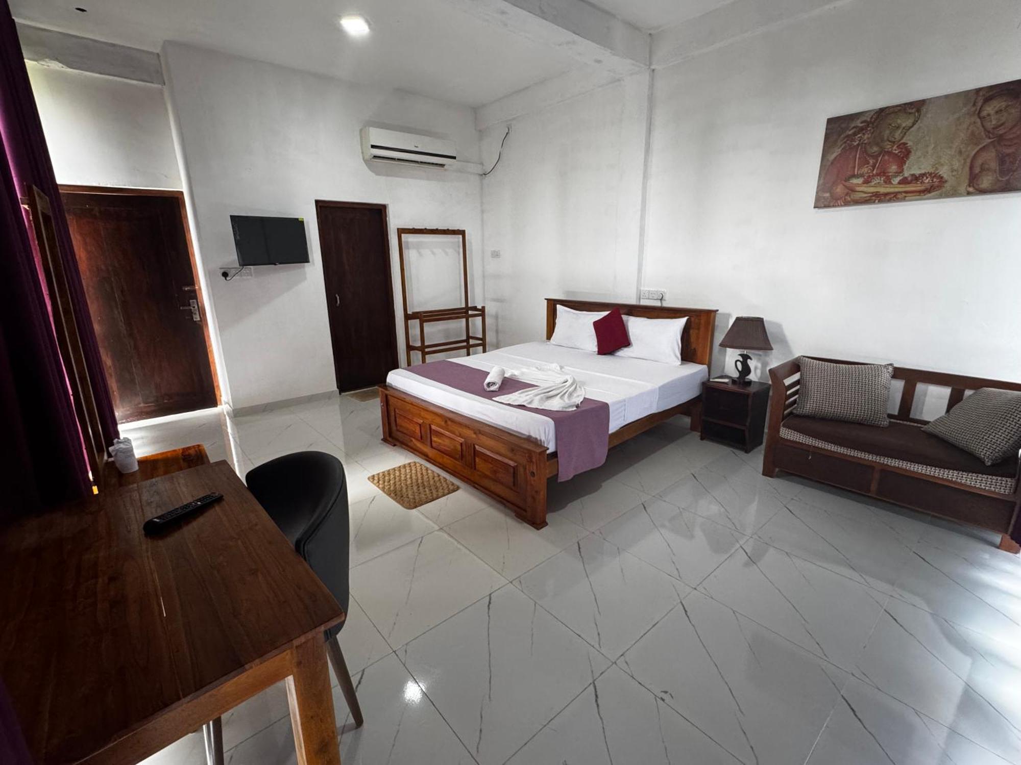 Ciel Star Anuradhapura Hotel Екстериор снимка